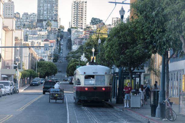 via san francisco - overhead cable car car usa avenue foto e immagini stock