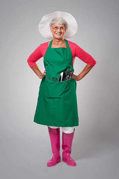 ritratto di felice senior donna agricoltore - manual worker glasses gardening domestic life foto e immagini stock