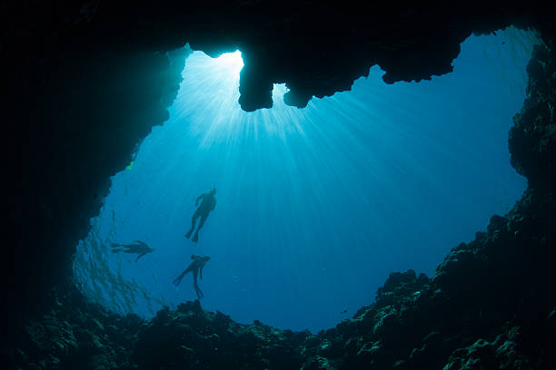 istock Snorkelers and Blue Hole 518387312