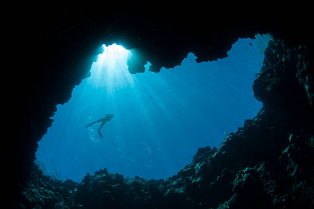 azul agujero de y buceador - islas-rocosas fotografías e imágenes de stock