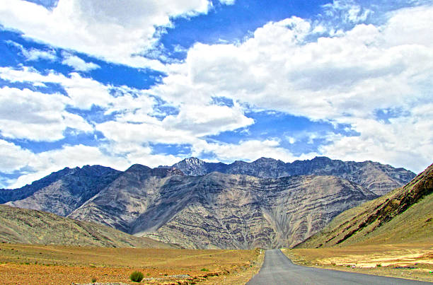 Srinagar road Srinagar road in Ladakh moonland stock pictures, royalty-free photos & images