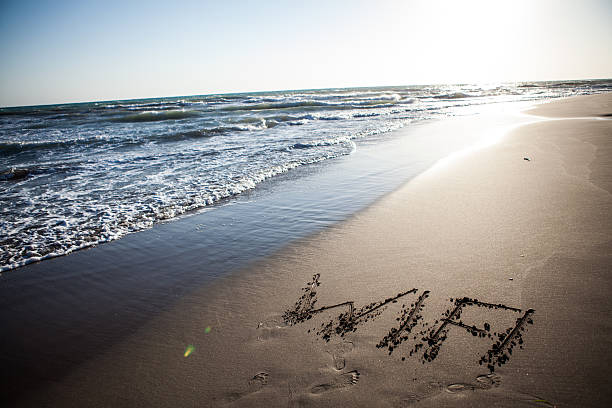 wifi sulla spiaggia - foto stock