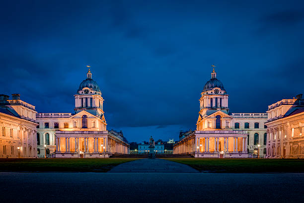 l'università di greenwich notturno a londra, inghilterra - greenwich foto e immagini stock