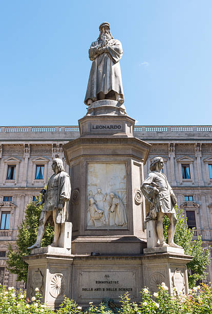 istock Statue Leonardo Da Vinci.Scala piazza Milan, Italy. 518427789