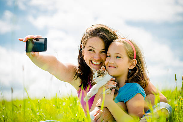 istock Selfie - mother, child and kitten 518435224