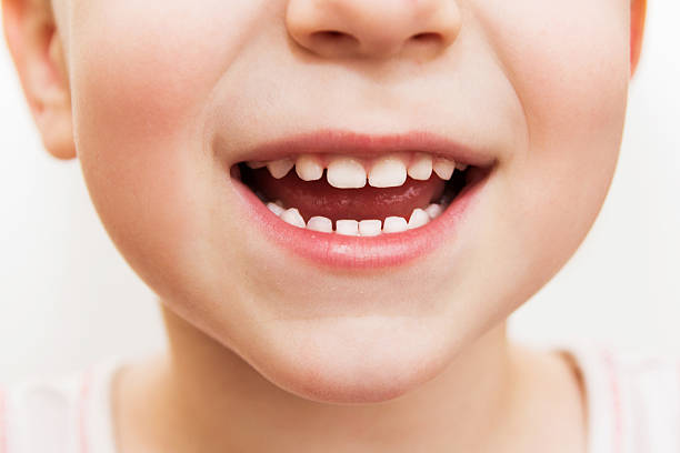 dziecko uśmiech zbliżenie - child smiling human teeth dental hygiene zdjęcia i obrazy z banku zdjęć