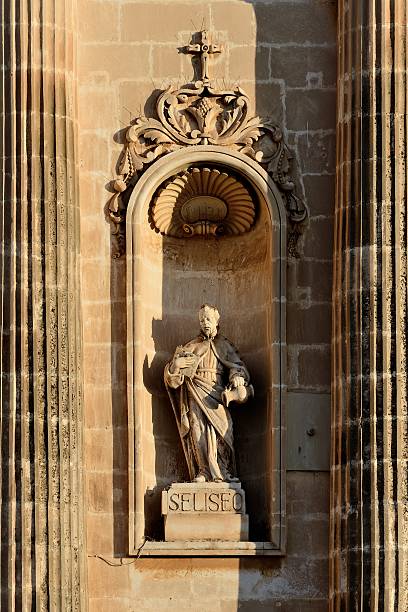 Statue on Carmine Church facade