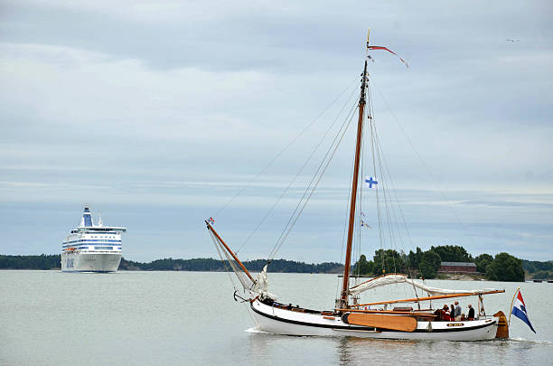 ボートや ・ シリヤ ・ ウェスト 線血管の港の近く、ヘルシンキ - freight transportation passenger ship nautical vessel shipping ストックフォトと画像