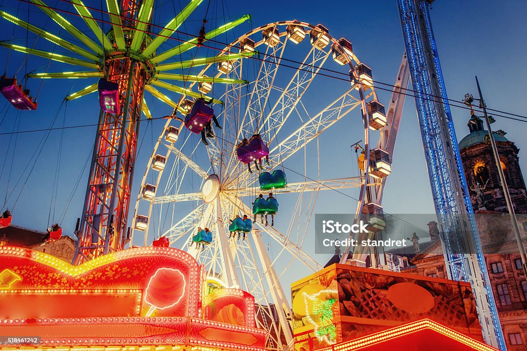 Parque de diversiones carrusel - Foto de stock de Carnaval libre de derechos