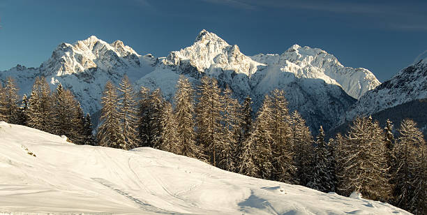 im winter berge, schweizer alpen engadin, schweiz - engadine switzerland europe clear sky stock-fotos und bilder
