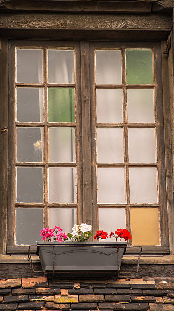 istock the windows of Etretat 518500011