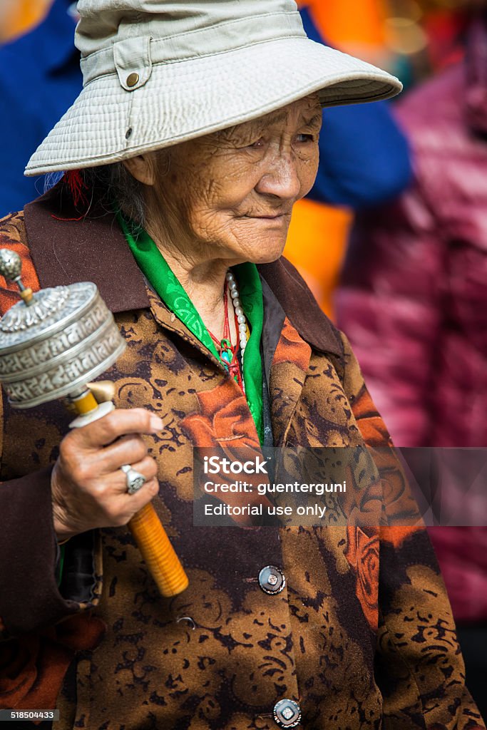 Peregrino tibetano medida, Barkhor, Lhasa - Foto de stock de Adulto libre de derechos