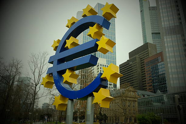 antiguo banco central europeo - named financial services company fotografías e imágenes de stock