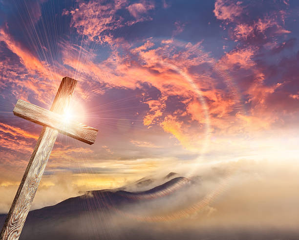 istock Old brown wooden cross 518524086