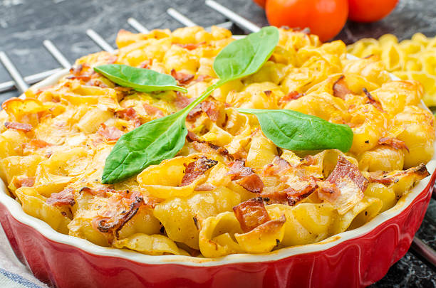 istock Baked homemade pasta with leeks, bacon and cream 518525361