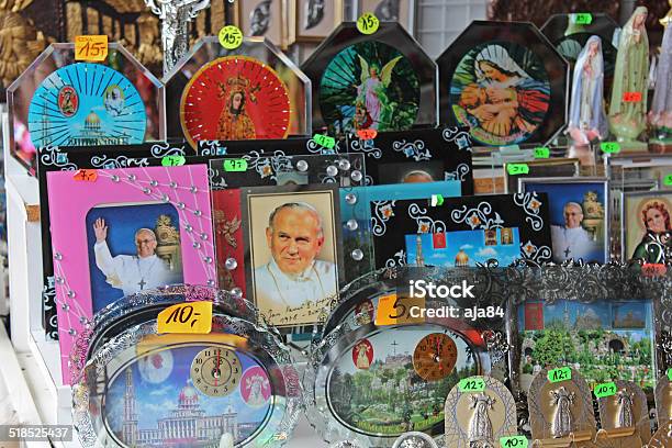 Negozio Di Christian Icone Religiose - Fotografie stock e altre immagini di Cattolicesimo - Cattolicesimo, Kitsch, Religioni e filosofie