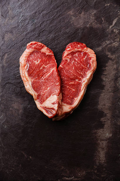 ハートの生肉ステーキ - meat beef love heart shape ストックフォトと画像