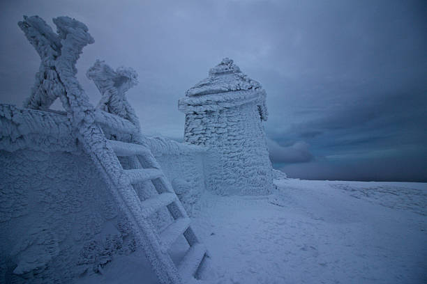 istock Top of Slieve Commedagh in the snow 518531046