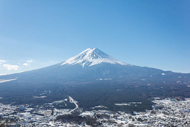 istock Mount fuji at kawaguchiko lake 518549966