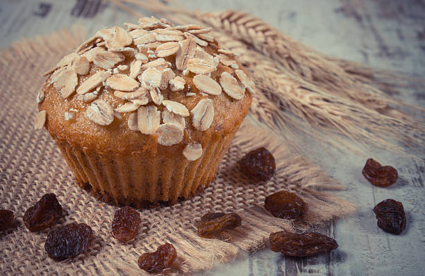 muffin de com farinha de aveia com wholemeal farinha, orelhas de grãos de centeio - oat whole wheat cereal plant oat flake imagens e fotografias de stock