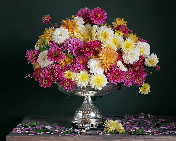 istock Autumn bouquet with chrysanthemums in iron vase 518555952