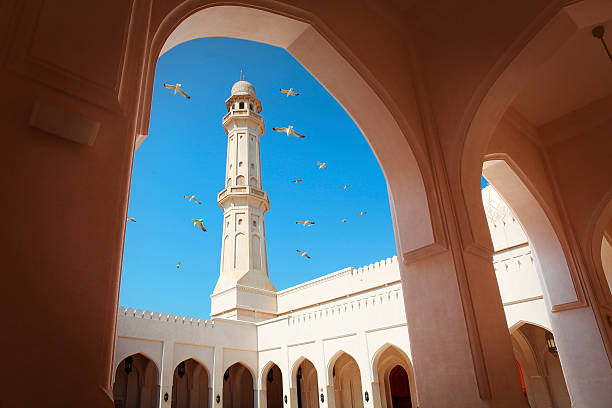 мечеть султана кабуса в салала - oman стоковые фото и изображения