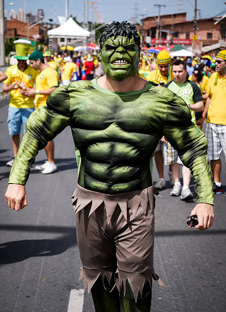 ブラジルサッカーファン、ハルクた - hulk ストックフォトと画像