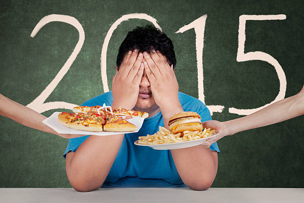 istock Overweight man avoid junkfood in 2015 518563391