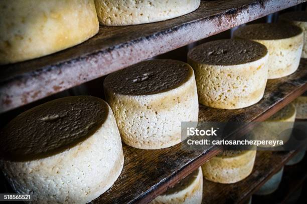 Queso Foto de stock y más banco de imágenes de Cabrales - Cabrales, Queso, Principado de Asturias