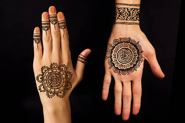 Hand With Mehendi On Black Background Stock Photo - Download Image Now -  Henna Tattoo, Middle Eastern Ethnicity, Paint - iStock