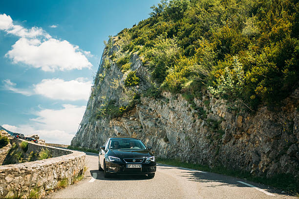 черный цвет peugeot 308 автомобиль на фоне французских горы - peugeot car french culture france стоковые фото и изображения