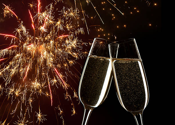 festeggiamenti di capodanno. - champagne flute jubilee champagne wine foto e immagini stock