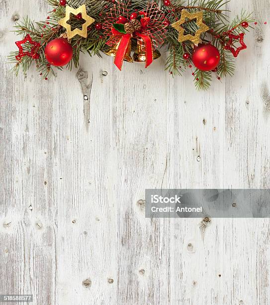 Weihnachtsdekoration Auf Alten Grungeholzboard Stockfoto und mehr Bilder von Weihnachten - Weihnachten, Wand, Bilderrahmen