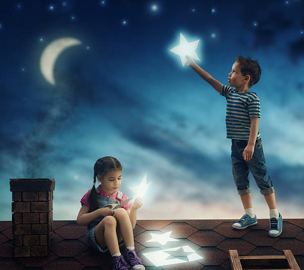 niños colgado las estrellas - fairy child outdoors fairy tale fotografías e imágenes de stock
