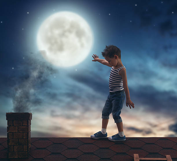 Photo of boy walks on the roof