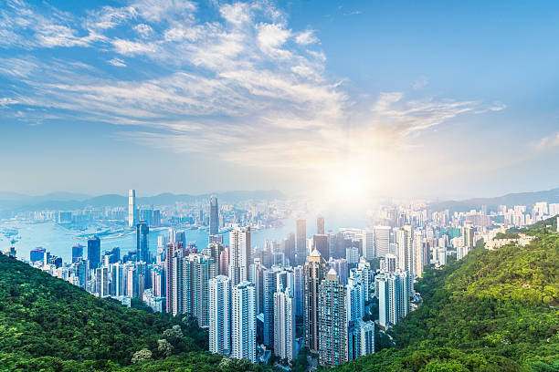 hong kong in den sonnenuntergang - victoria peak stock-fotos und bilder