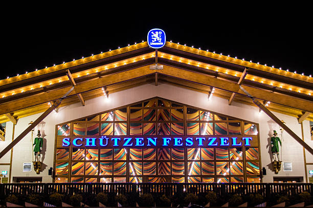 schuetzenfestzelt no carnaval em munique, alemanha, 2015 - nightshot imagens e fotografias de stock