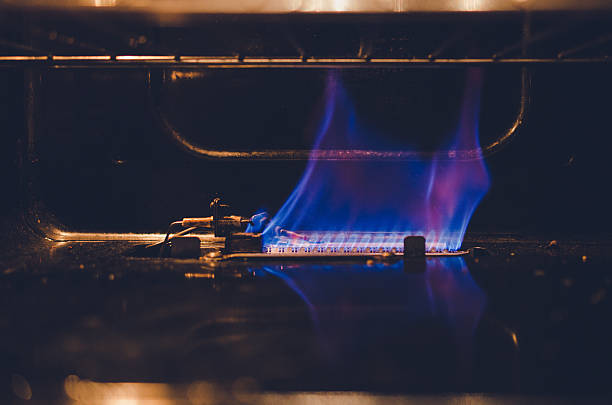 llama de fuego del horno dentro de gas - blue flame natural gas fireplace fotografías e imágenes de stock