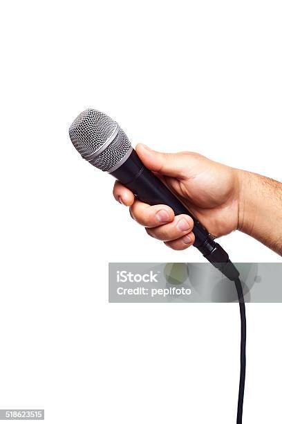 Hand Hält Ein Mikrofon Stockfoto und mehr Bilder von Ankündigung - Ankündigung, Audiozubehör, Aufnahmegerät