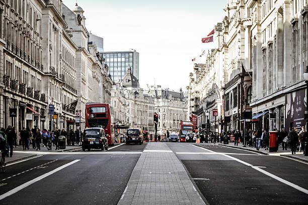 のストリートロンドン-regent ストリート - bus taxi london england double decker bus ストックフォトと画像