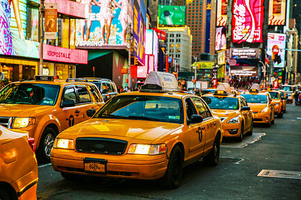 taxis auf die 7th avenue at times square, new york city - taxi stock-fotos und bilder
