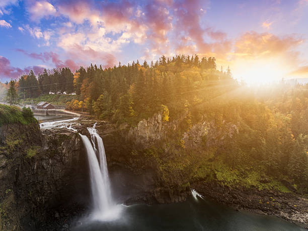 Snoqualmie Falls in fall Snoqualmie Falls in fall, WA, USA. landscape stream autumn forest stock pictures, royalty-free photos & images