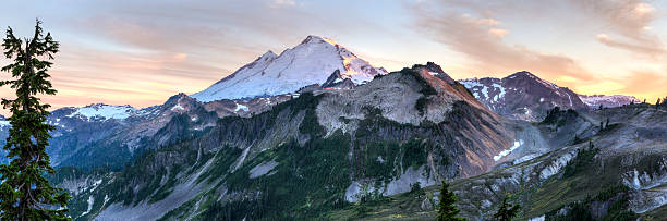гора бейкер закате панорама - cascade range стоковые фото и изображения