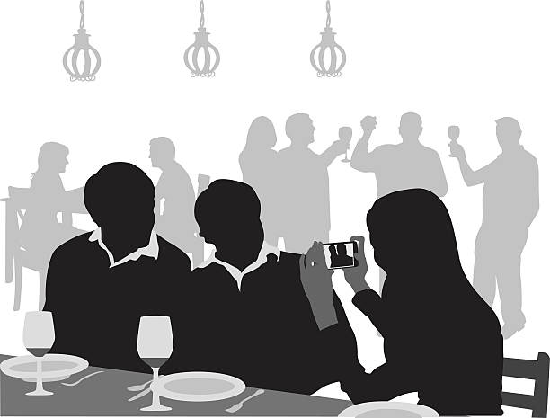 ilustraciones, imágenes clip art, dibujos animados e iconos de stock de tomar fotos con teléfonos móviles silueta - toast party silhouette people