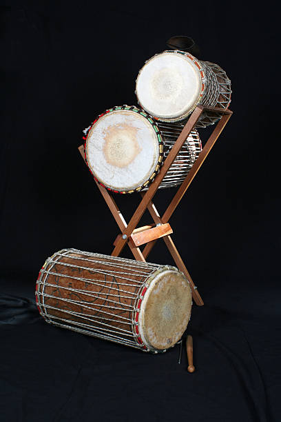 instruments de traditionnels africains-kenkeni, sangban, doundounba - sangban photos et images de collection
