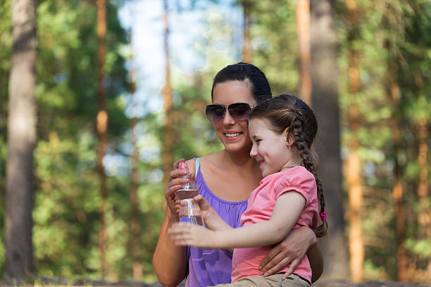 istock Little girl drinks water 518702959