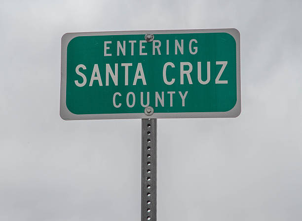 istock Sign for Santa Cruz County 518710790