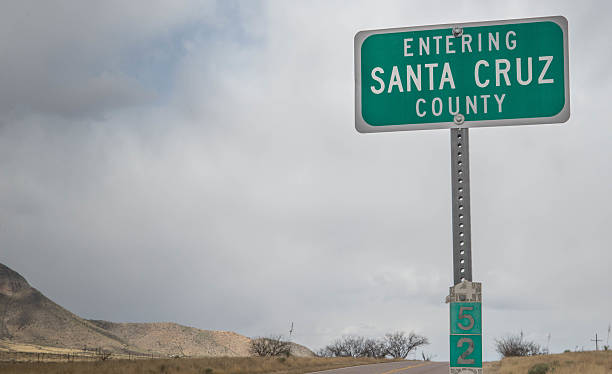 istock Sign for Santa Cruz County 518710798