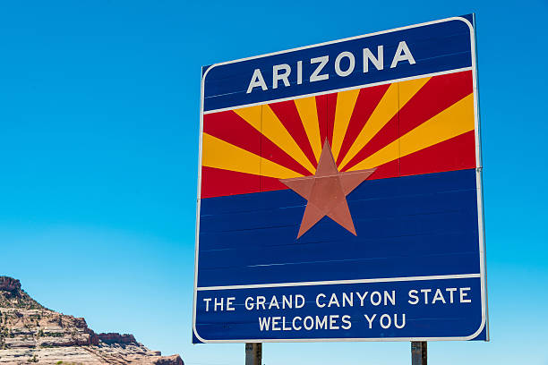 istock Arizone state border highway sign 518727666