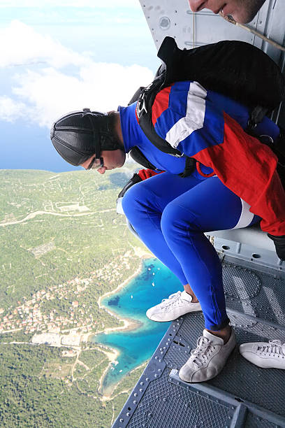 z punktu widzenia spadochroniarza - skydiving air aerial view vertical zdjęcia i obrazy z banku zdjęć